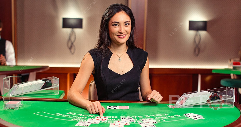 يمنحك موفرو البرامج فرصة لتجربة الألعاب المجانية والبلاك جاك المجاني عبر الإنترنت.