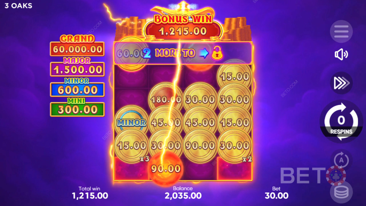 شرح ميزات المكافآت في مصباح العملة من 3 Oaks Gaming